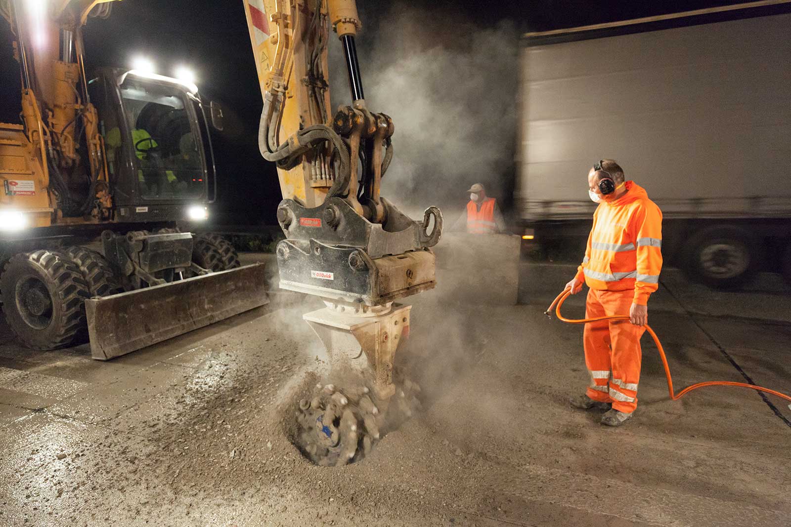 Fahrbahnerneuerung A44 für HeidelbergMaterials AG