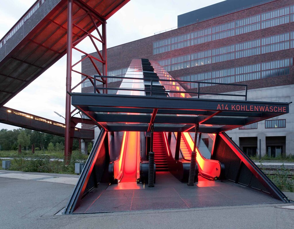 Ruhrmuseum Essen - Rolltreppe in der Dämmerung